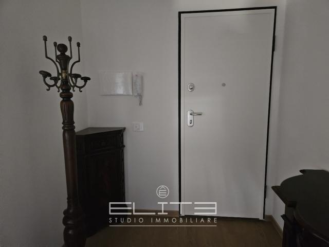 Appartamento Trilocale Ristrutturato con Vista Mare in Affitto a Q. Adriatico, Ancona