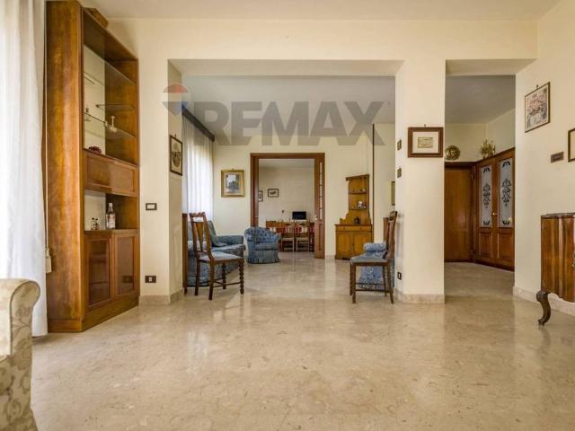 Appartamento via Messina 36, Politeama Ruggiero Settimo, Palermo