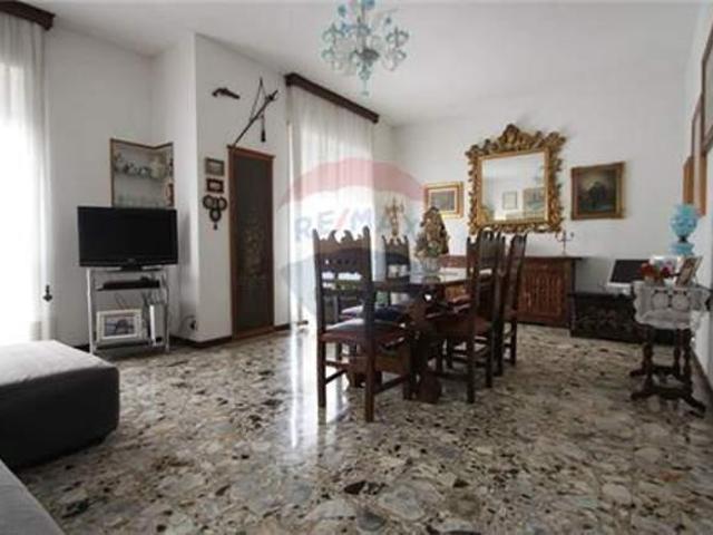 APPARTAMENTO Via Monte Santo trilocale 100mq da arredare