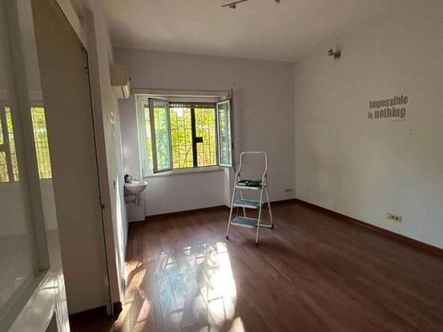 Appartamento via Carlo Amoretti, Monti Tiburtini, Roma