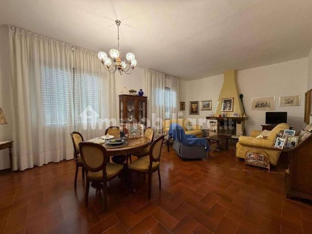 Appartamento via Cesare Andreuccetti, Centro, Poggibonsi