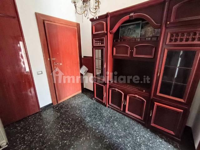 Appartamento via Chiaravagna 22, Sestri Ponente, Genova