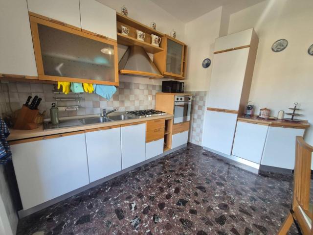 Appartamento via Davide Menini 129, Staglieno, Genova