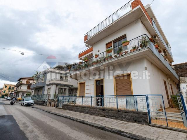 Appartamento via Francesco Crispi 31, Centro, Aci Castello
