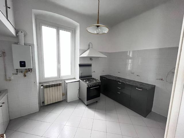 Appartamento via Giuseppe Avezzana 3, Lagaccio, Genova