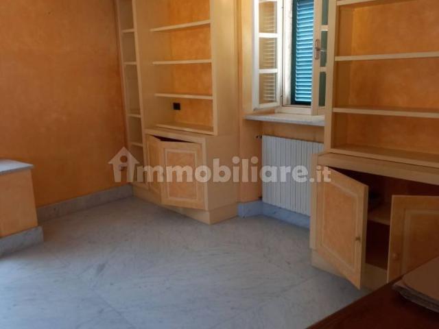 Appartamento via Giuseppe Verdi, Centro, Carrara