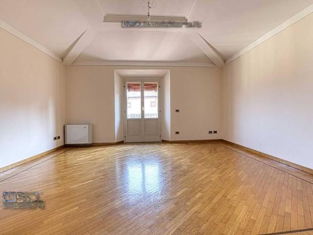 Appartamento via Luigi Carlo Farini, Centro Storico, Bologna