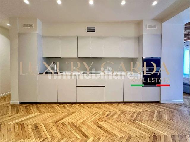Appartamento via lungolago, 5, Desenzano del Garda