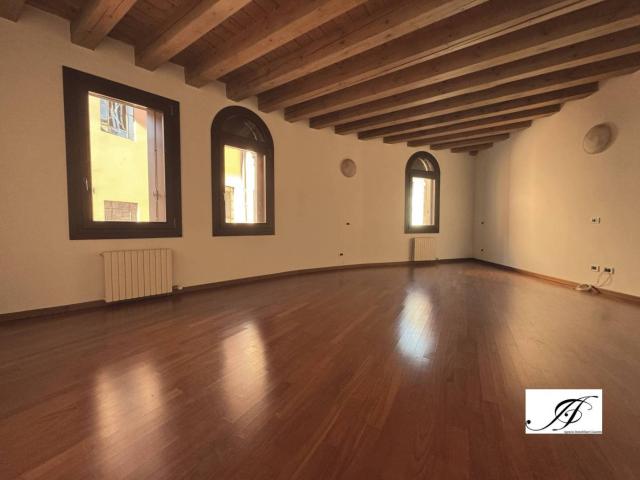 Appartamento via Paolo Lioy, Centro Storico, Vicenza
