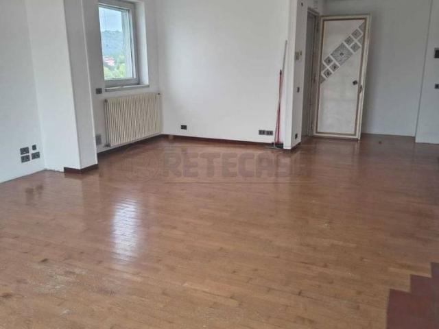 Appartamento via Piazzon, Centro, Creazzo
