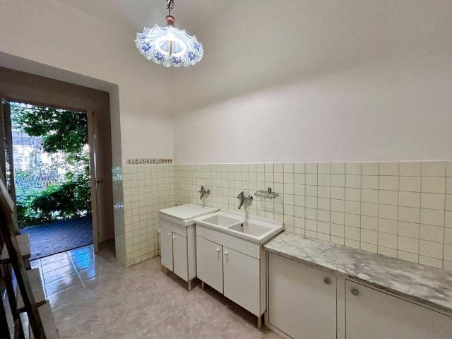 Appartamento via Pignatelli Aragona, Politeama Ruggiero Settimo, Palermo