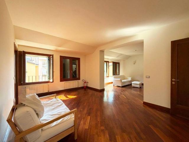 Appartamento via Santa Sofia, Santa Sofia Altinate, Padova