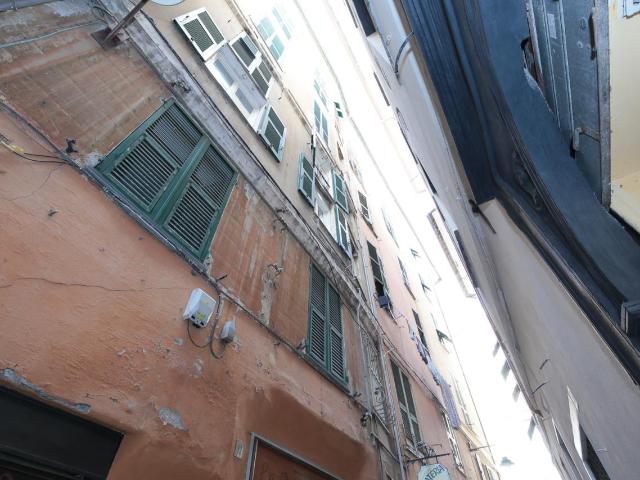 Appartamento Vico Superiore del Ferro 6 Centro Storico quadrilocale 50mq da arredare