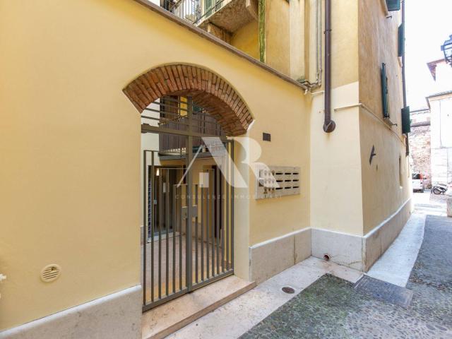Appartamento vicolo Castelrotto 2, Centro, Verona