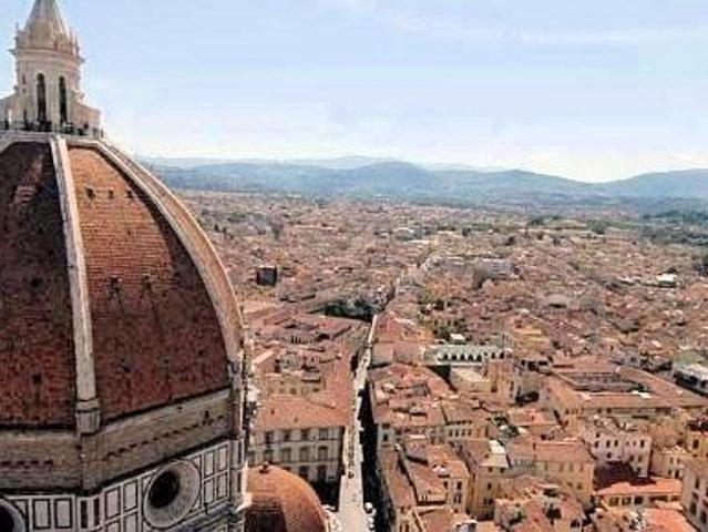 Appartamenti di varie metrature e tipologie in città in vend. 300m² Firenze