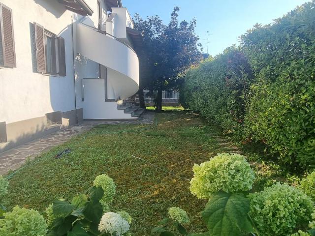 Appartamenti in Villa in vendita a Bellinzago Lombardo