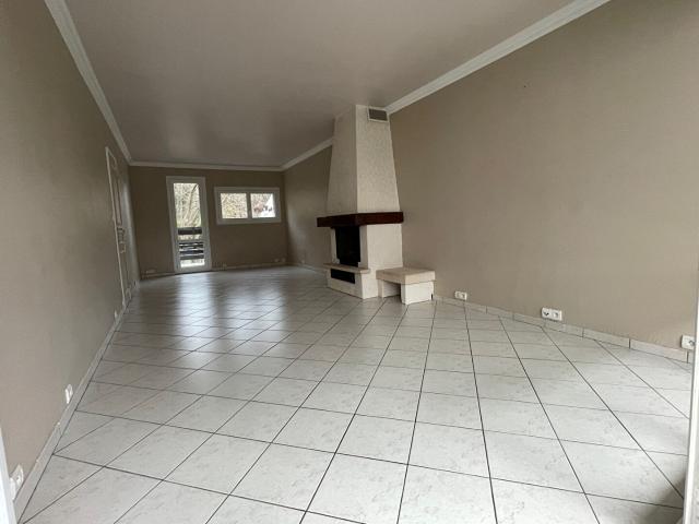 Appartement5 pièce s 90 m2 non meublé