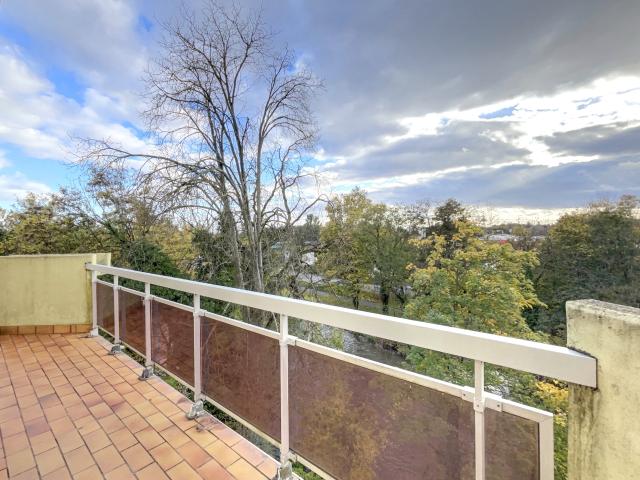 Appartement 4/5 pièces 109,10 m2 lumineux au 5ème et dernier étage avec balcon 14,17 m2 et vue dégagée