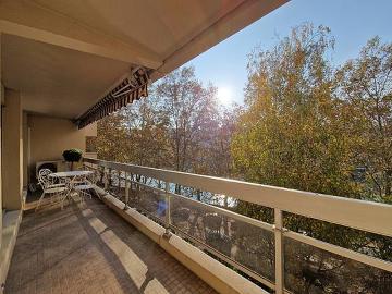 Appartement 4 chambres meublé avec terrasse, ascenseur et place de parking en option Lyon 4°