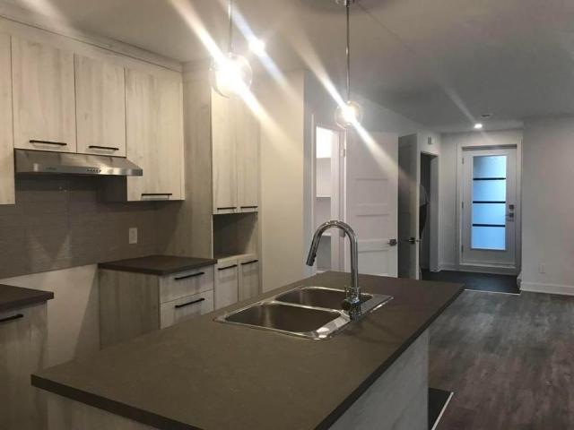 Appartement 4 et demi de style condo/ 2 bedroom apartment for Rent