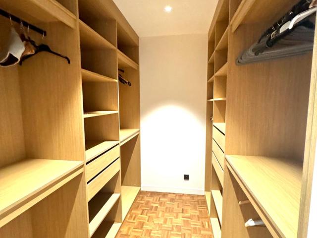 Appartement 4 pièce s 3 chambre s 137 m²