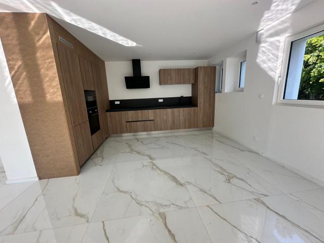 Appartement 4 pièce s 2 chambre s 161 m²