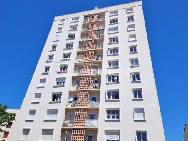 Appartement 4 pièces, 69m² en location à Nimes 645 € par mois