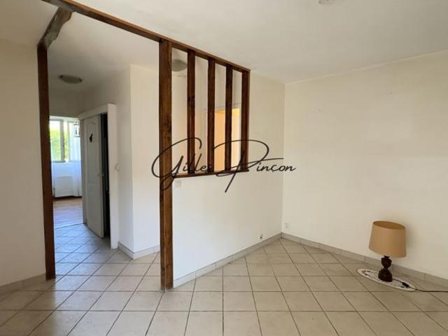 Appartement 4 pièces 73 M² avec balcon, garage et parking cave Centre ville