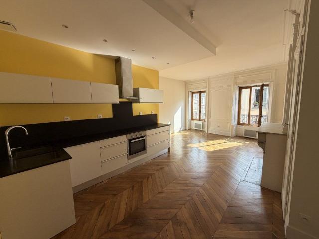Appartement 4 pièces, 71 m² à louer à Lyon 1 69001