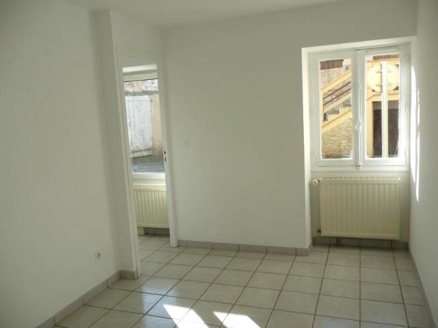Appartement 4 pièces, 72 m² à louer à Sauzet 46140