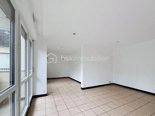 Appartement 4 pièces 75 m2 avec balcon, 2 parkings et cave – Ris Orangis