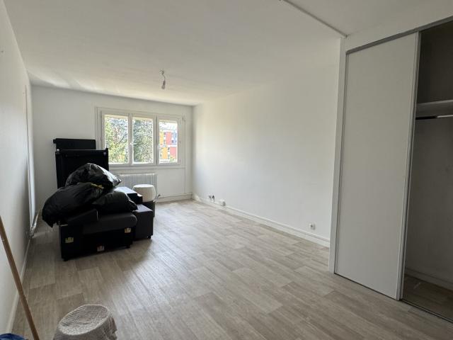 Appartement 4 pièces, 76 m² à louer à Saint Priest 69800