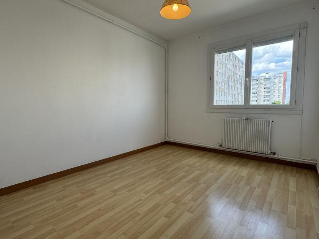 Appartement 4 pièces, 76 m² à louer à Saint Priest 69800