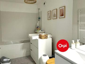 Appartement 4 pièces, 79 m² à louer à Saint Priest 69800