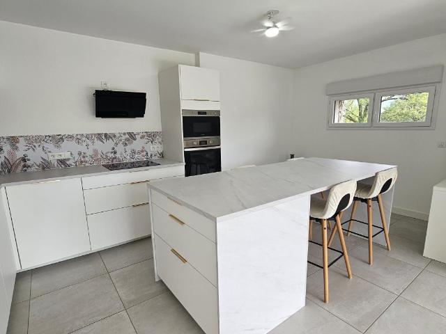 Appartement 4 pièces, 83 m² à louer à Meylan 38240