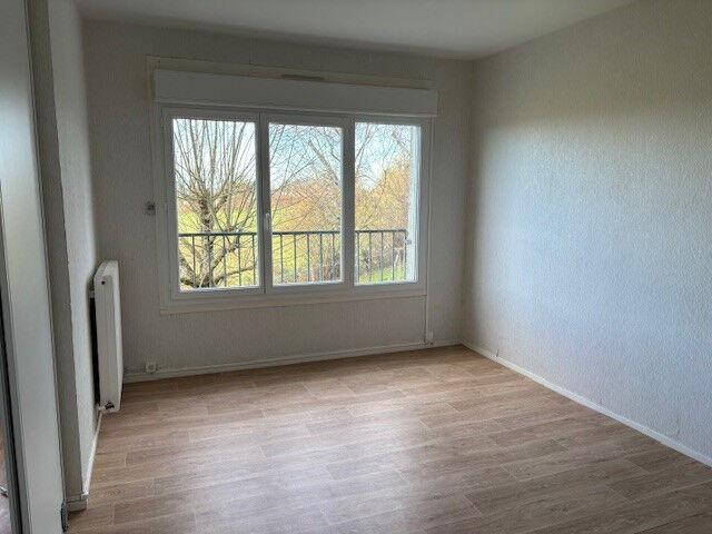 Appartement 4 pièces, 80 m² à louer à Cluis 36340
