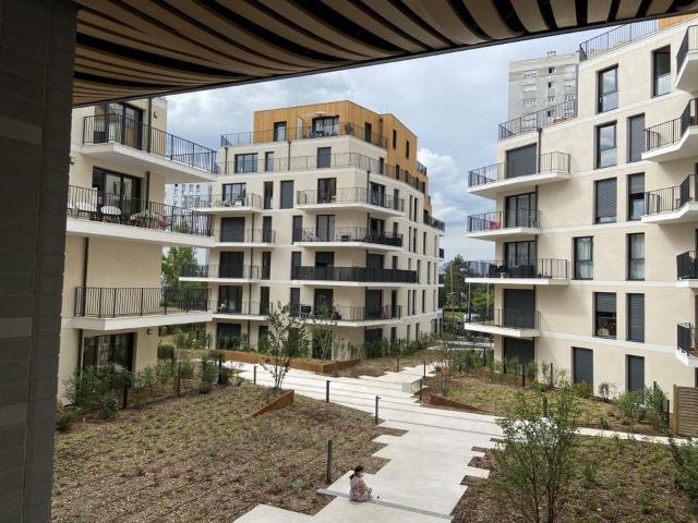 Appartement 4 pièces, 80 m² à louer à Nanterre 92000