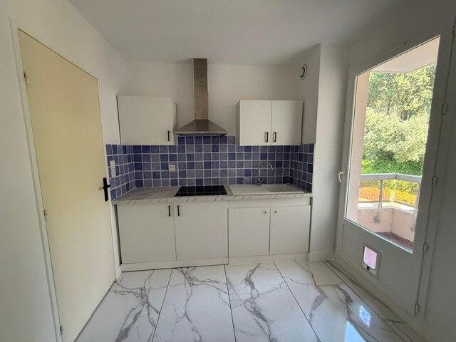 Appartement 4 pièces, 81 m² à louer à Toulon 83000