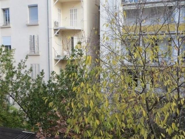 Appartement 4 pièces, 82 m² à louer à Marseille 8 13008