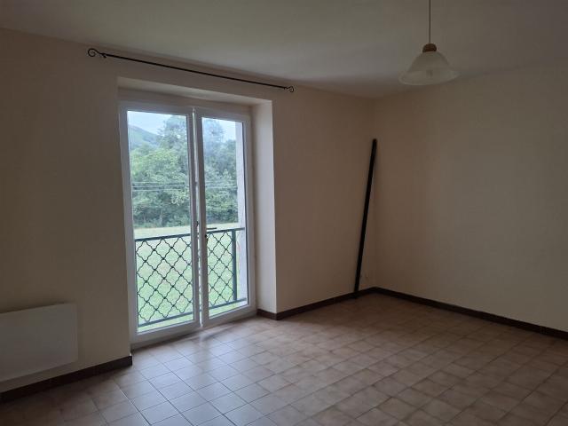 Appartement 4 pièces, 82 m² à louer à Saint Jean le Vieux 64220