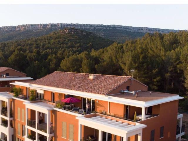 Appartement 4 pièces, 87 m² à louer à Châteauneuf le Rouge 13790