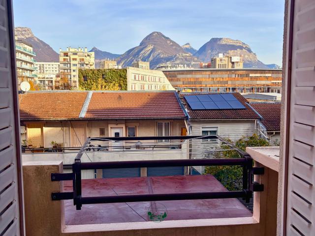 Appartement 4 pièces, 87 m² à louer à Grenoble 38100