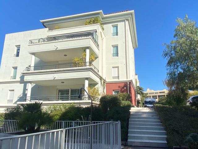 Appartement 4 pièces, 87 m² à louer à Saint Raphaël 83700