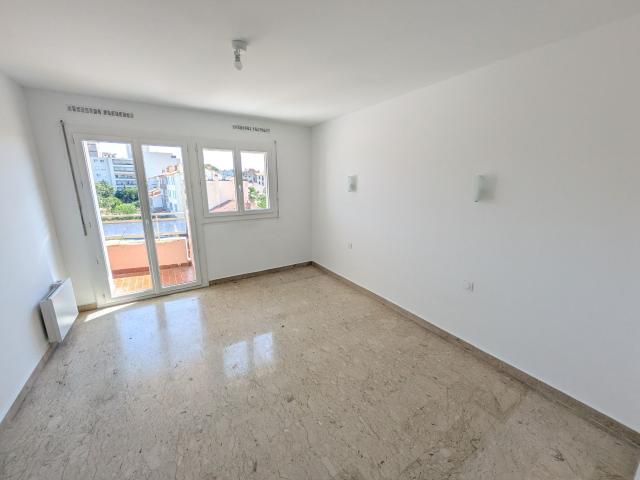 Appartement 4 pièces, 84 m² à louer à Toulon 83000