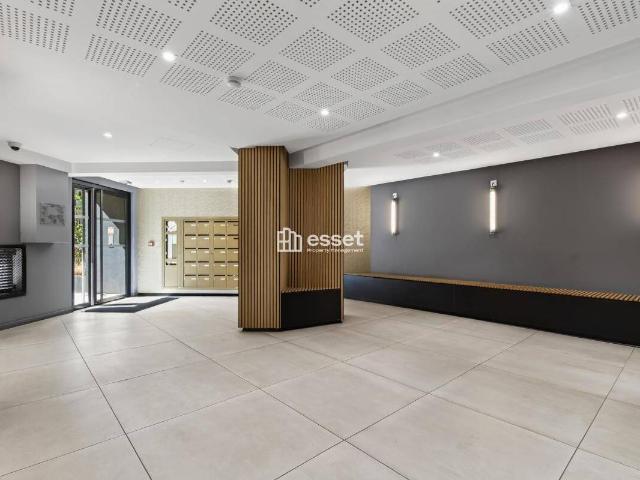 Appartement 4 Pièces 85.6m² à louer 2500 euros SURESNES 92150