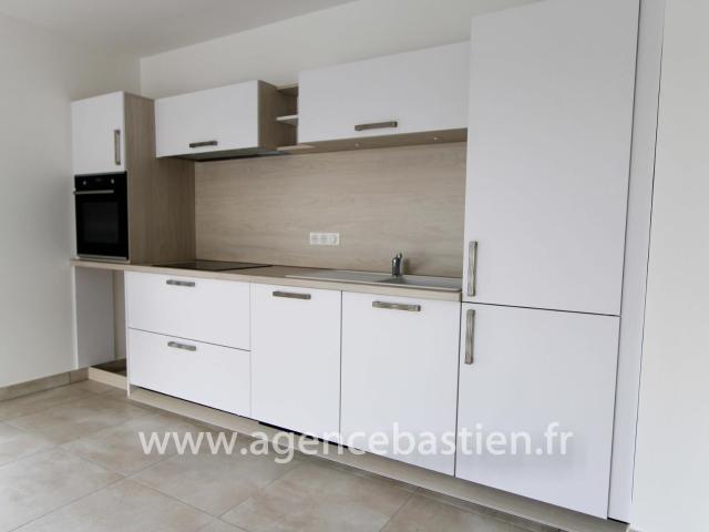 Appartement 4 pièces, 90 m² à louer à Divonne les Bains 01220