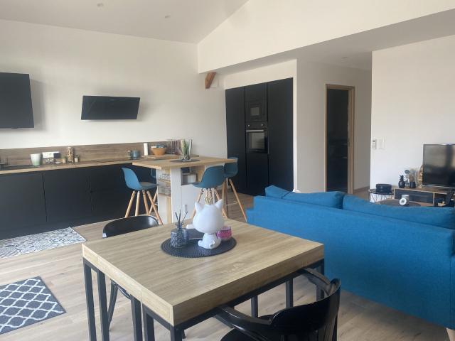 Appartement 4 pièces, 91 m² à louer à Vonnas 01540