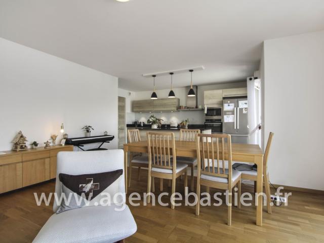 Appartement 4 pièces, 92 m² à louer à Prévessin Moëns 01280