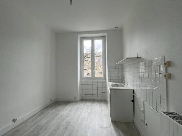 Appartement 4 pièces, 94 m² à louer à Le Pouzin 07250