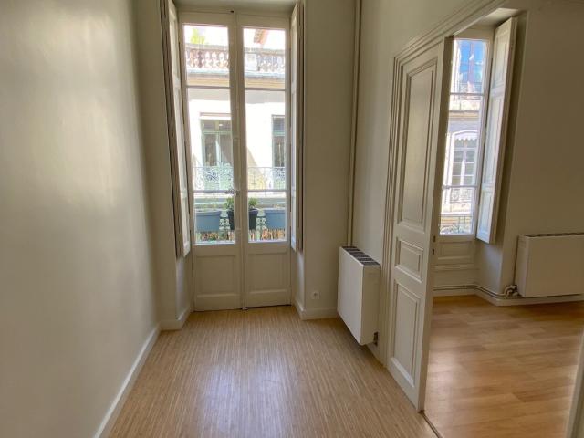 Appartement 4 pièces, 96 m² à louer à Nîmes 30000